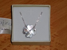 Collier pendentif trèfle