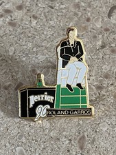 Pin’s Perrier 90 Roland