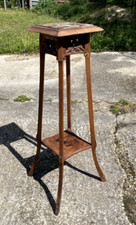 Vieille sellette en bois et marbre en bon état correct