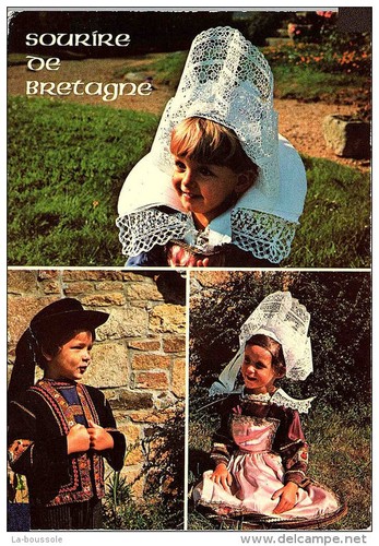 Enfants en costume - -,
