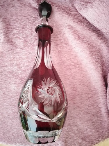 Carafe ciselé couleur rubis