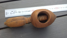 Ancien casse noix noisette à vis en bois tourné