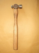 outil ancien petit marteau de ferblantier-dinandier-carossier chaudronnier