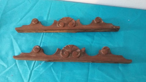 Paire frontons bois sculptes - paire,