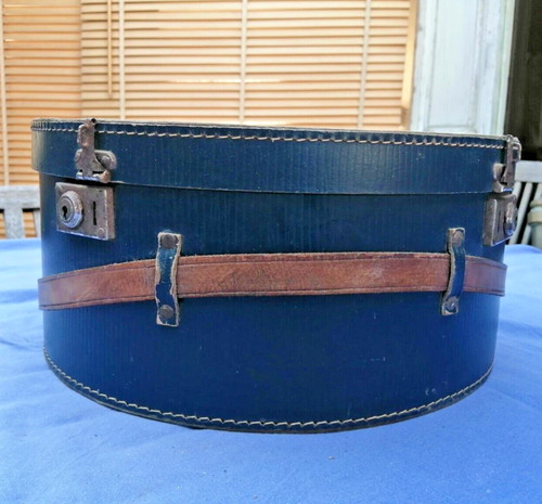 Ancienne boîte chapeau en - ancienne, à