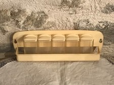 Petite étagère à épices murale, plastique, et ses 5 pots