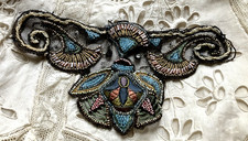 SUPERBE ANCIENNE APPLICATION brodée de PERLES sur tulle fin XIXe