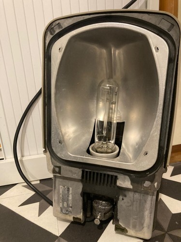Lampadaire pour eclairage - ,
