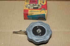 bouchon réservoir avec clé N° 1075 neuf d'origine SIMCA 1300, 1301, 1500, 1501