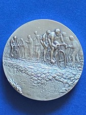 RECHERCHÉE BELLE MÉDAILLE