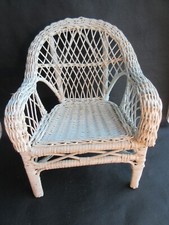 1-b Fauteuil de poupée en osier tressé et peint en blanc: Art Déco Vintage 3/4