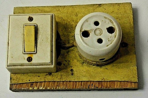 Ancien bloc prise - ancien,