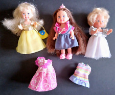 P7. Lot de 3 petite poupées