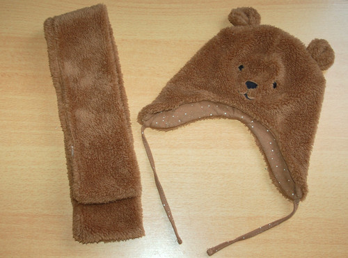 Ensemble bonnet chapka style