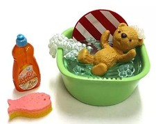 jouet mini figurine pleine de bulles lors du lavage de la vaisselle "petit...