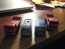 MAJORETTE MATCHBOX Lot de 4 camions bon etat mais incomplet