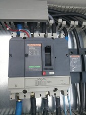 Disjoncteur tétra 160A NS160NA compact merlin Gerin