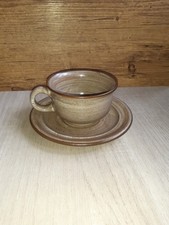 Tasse et soucoupe en grès