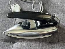 Mini fer a repasser marque Jura, annèes 70. Ideal pour collections vintage.Neuf