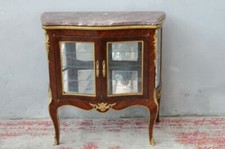 Une vitrine style Louis XV en
