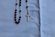 Chapelet en argent et perles de verre de couleur grenat