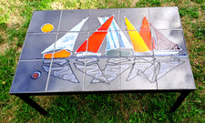 ANCIENNE TABLE BASSE EN CERAMIQUE   VALLAURIS  PIEDS METAL NOIR  VINTAGE 1960/70