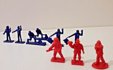 Figurine Personnage plastique Norev 3 inch 1/64 ? pilote pompier course diorama