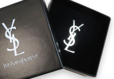 Authentique Pin's YSL vintage en métal argenté