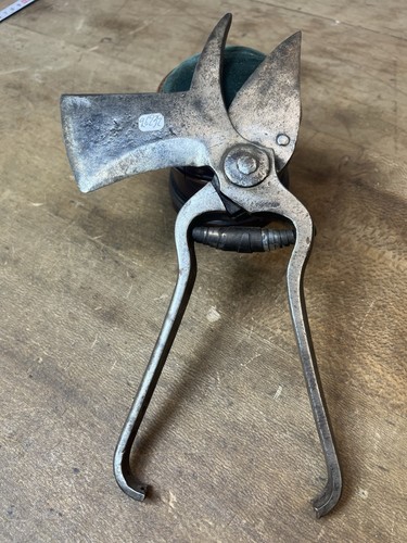 Sécateur forgé outil ancien - forgé,