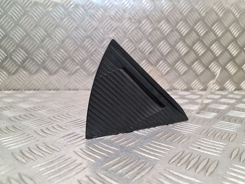 Enjoliveur triangle noir sur - enjoliveur,