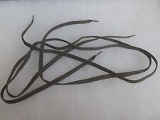 Une paire de lacets militaire