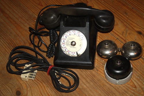 Ancien téléphone - , en