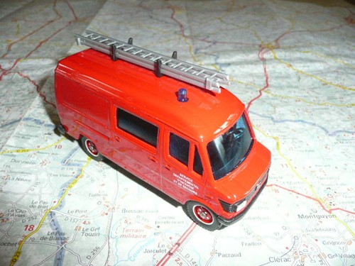 Mercedes 407 avec échelle - 407,