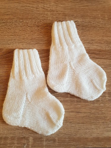 Chaussettes bébé tricotées