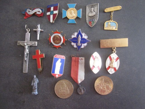 Insignes religieux certains - 17,