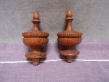 Paire de Toupies anciennes d'escalier meuble en bois tourné