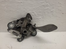 Système attache capot moteur