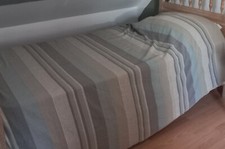 Plaid dessus de lit ou canape rayures gris bleu  pour lit 1 personne