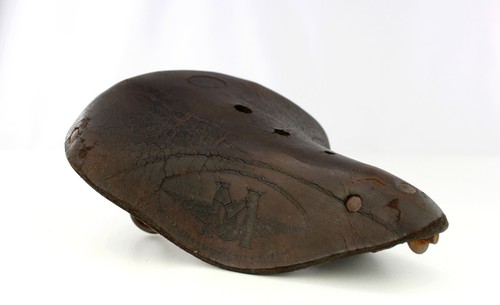 Ancienne petite selle cuir - ancienne,