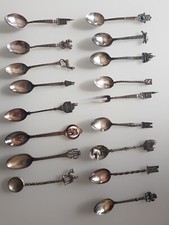 Lot de 17 petites cuillères