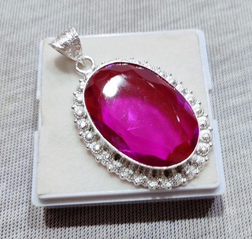 Pendentif pierre précieuse