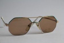 Ancienne paire de lunettes de