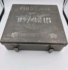   Boîte militaire US Army – First Aid – trousse de secours métal WWII vintage