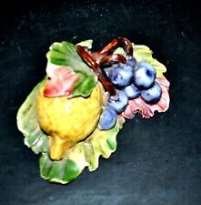 Décor de table trompe-l'œil en barbotine fleurie - majolique italienne vintage