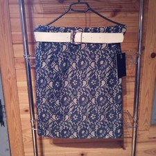 Jupe femme Un temps pour elle Paris  taille 38 droite dentelle ceinture blanche