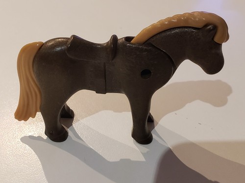 Poney avec selle animaux - avec,