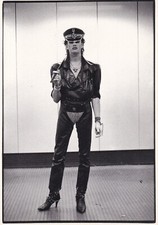 Carte postale postcard 10x15cm drag-queen TRAVESTI LGBT HOMOSEXUEL CUIR SEXY 