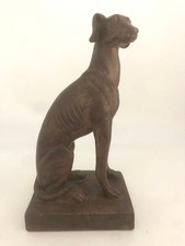 Magnifique statue sculpture de chien lévrier en bois dense