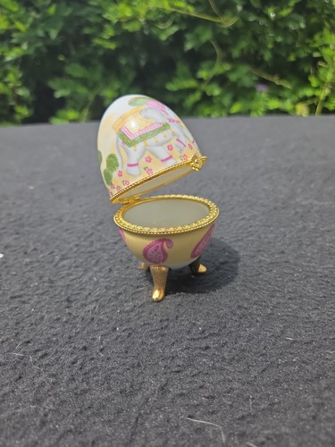 Oeuf porcelaine pilulier - en,
