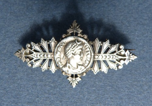 Petite broche style antique - broche,